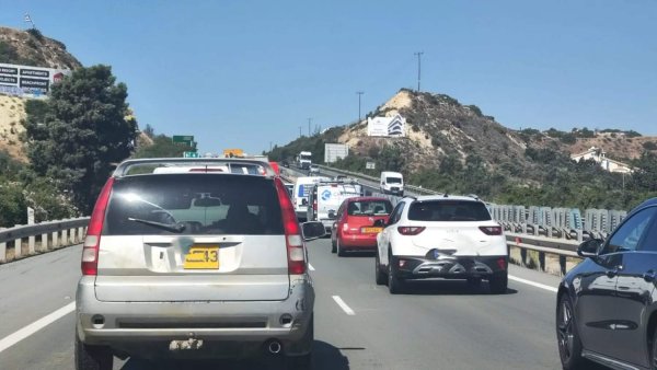 Limasol Gymnich Zirvesi Nedeniyle Otoyolda Trafik Sıkıştı (Video)