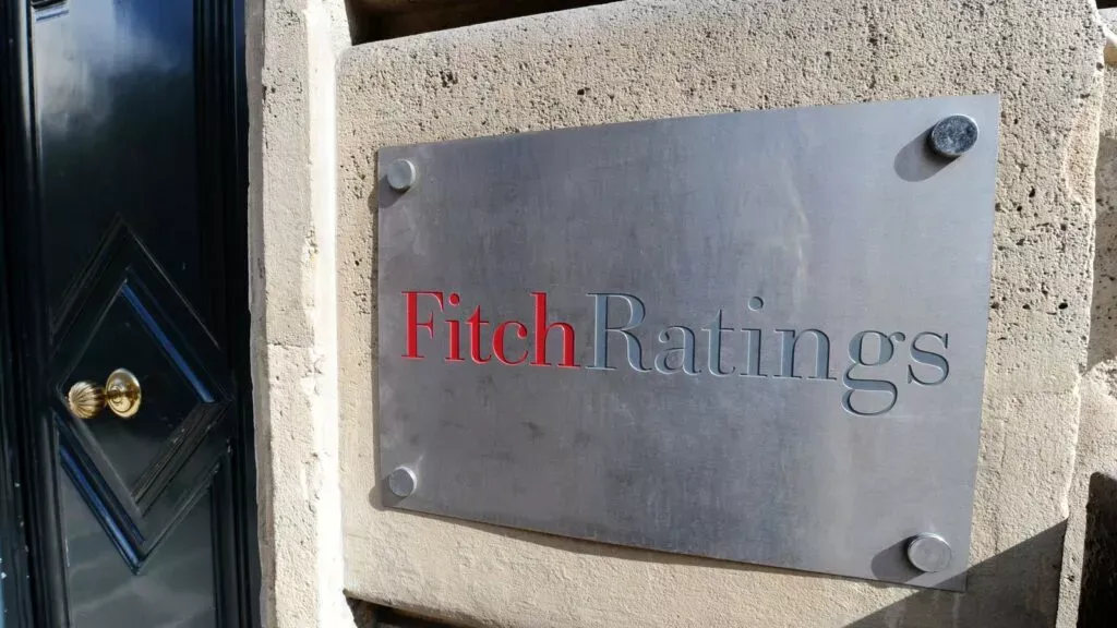 Fitch, Kıbrıs'ın kredi notunu A- pozitif görünümle korudu