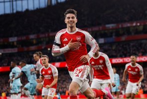 Arsenal, Burnley'i farksız yenerek şampiyonluğa yaklaştı