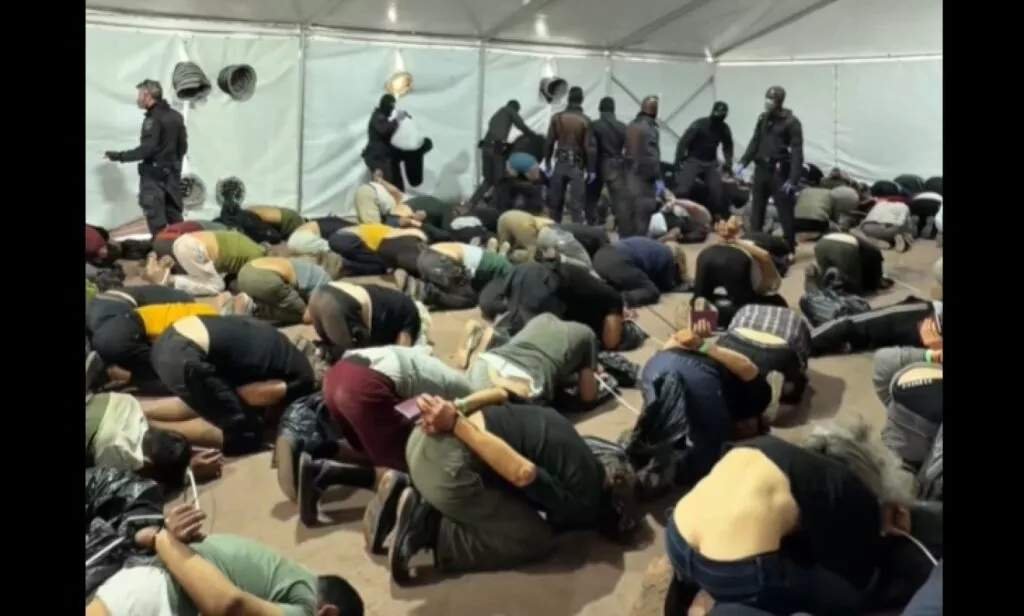 İsrail polisi Gazze filosu aktivistlerini elleri bağlı şekilde diz çöktürdü