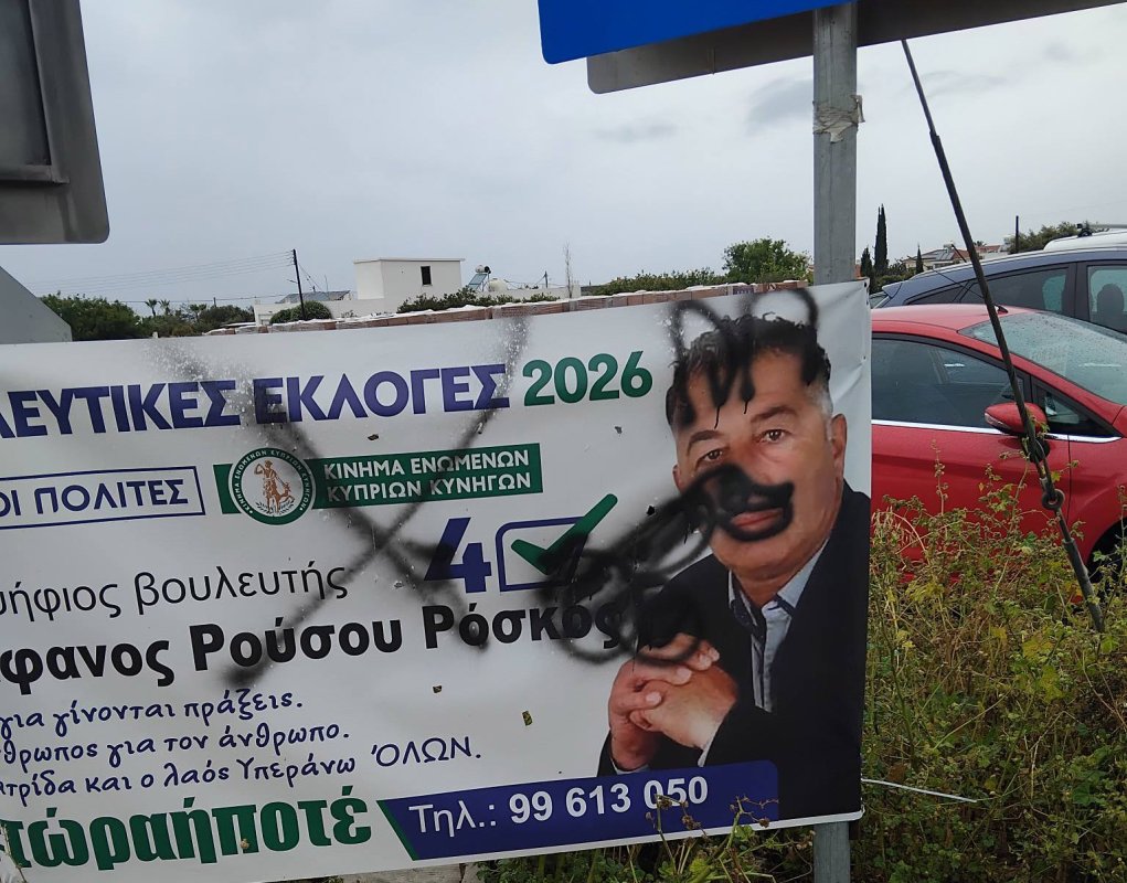 Aday, Tahrip Edilen Pankartı İçin Öfkelendi