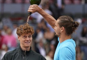 Sinner, Madrid'de Zverev'i ezdi geçti: Üst üste beşinci Masters şampiyonluğuyla rekor kırdı