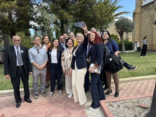 Alma adayı Charalambides'i gazeteciye yönelik sözleri nedeniyle eleştirdi