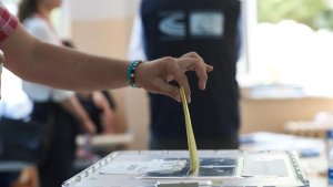 Kıbrıs Yeni Meclisini Seçti: Altı Parti Sandalye Kazandı, Katılım Yüzde 67'ye Yakın