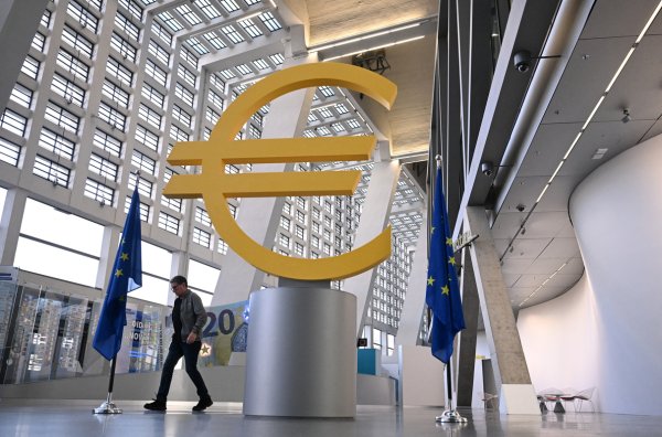 ECB ekonomistleri uyardı: Rekor yükselişin ardından banka değerlemeleri aşırı iyimserliğe dayanıyor olabilir