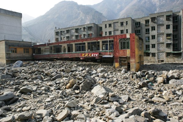 Tarihte bugün: 2008'de Çin'in Sichuan eyaletinde meydana gelen depremde yaklaşık 70.000 kişi hayatını kaybetti