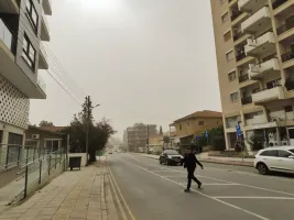 Kıbrıs'ta hafif toz ve kuvvetli rüzgar bekleniyor, iç kesimlerde sıcaklık 32 °C'ye çıkacak