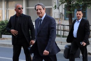 Anastasiades seçim öncesi 'Babil Parlamentosu' uyarısında bulundu