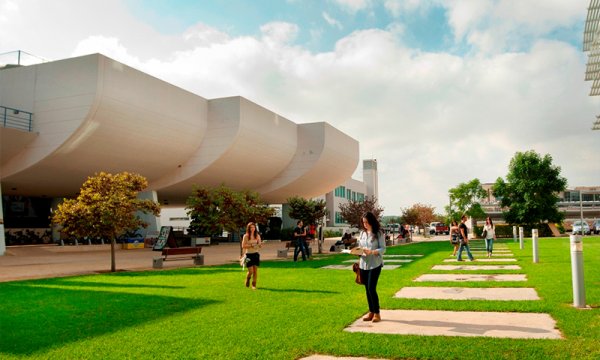 Kıbrıs Üniversitesi ilk İngilizce lisans programını başlatıyor