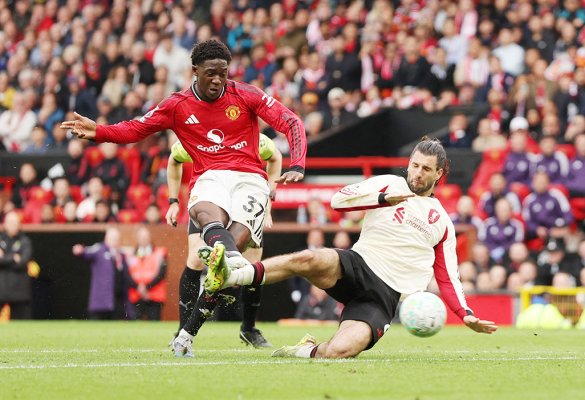 Mainoo'nun Geç Golü Manchester United'ı Liverpool Karşısında Galip Yaptı, Tottenham Düşme Hattından Çıktı
