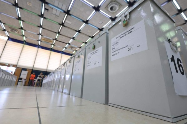Pazar günkü parlamento seçimleri öncesi oy sandıkları dağıtıldı