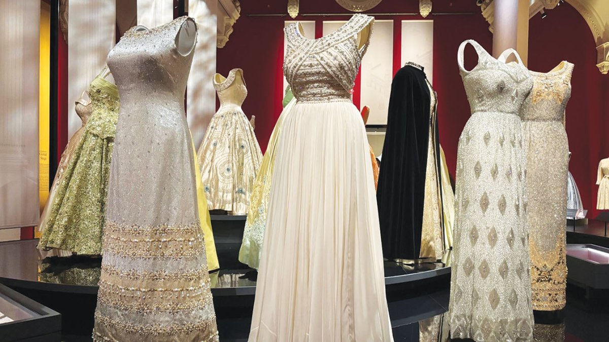 Kraliçe II. Elizabeth: Stilinde Bir Yaşam Sergisi Buckingham Sarayı'nda Açıldı