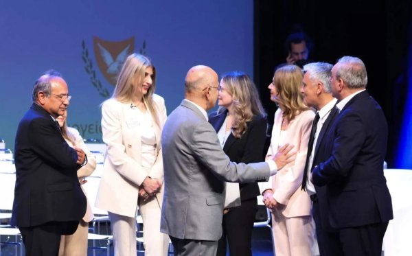 ALMA ve Doğrudan Demokrasi Kıbrıs, Parlamentoya Girdikten Sonra 300.000 Euro Devlet Avansı Alacak