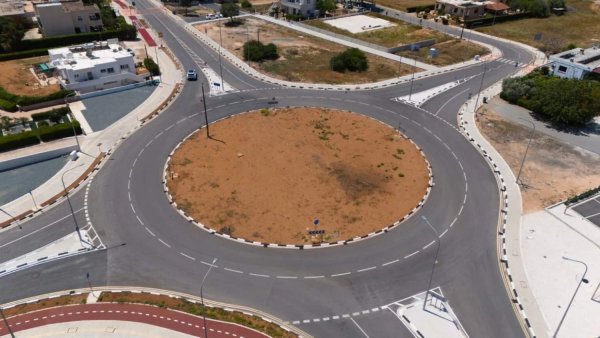 13.3 milyon Euro'luk Deryneia-Sotira yolu onlarca yıllık planlamanın ardından açıldı
