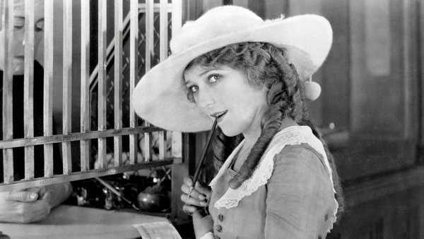 Sessiz sinemanın yıldızı Mary Pickford 1979'da bugün hayatını kaybetti