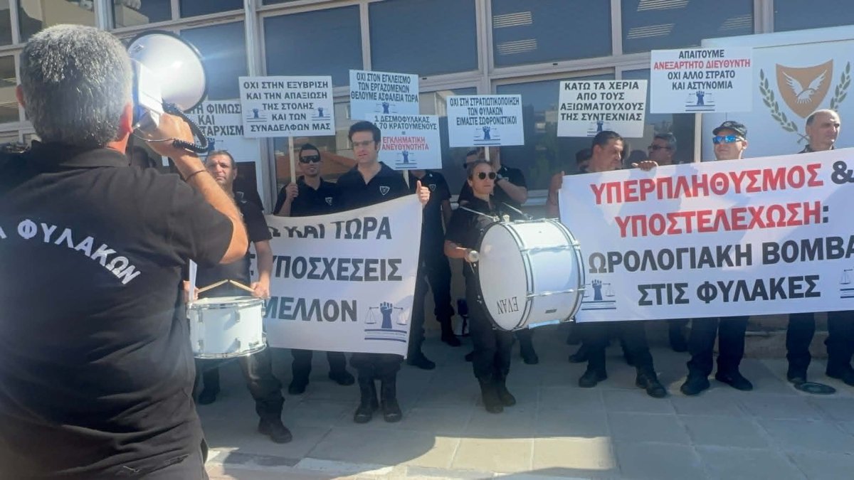Cezaevi gardiyanları güvenlik ve 'militarizasyon' nedeniyle greve gitti