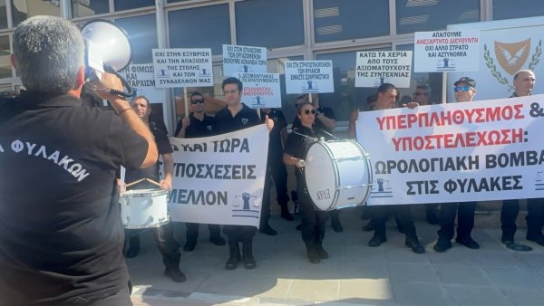 Cezaevi gardiyanları güvenlik ve 'militarizasyon' nedeniyle greve gitti