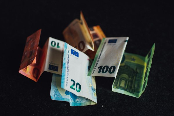 Kıbrıs'ta maaş artışı euro bölgesi ücret trendlerini geride bıraktı