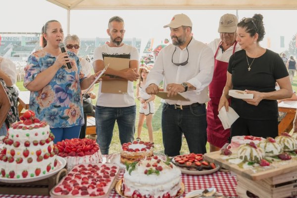Deryneia'da 15. Çilek Festivali: Ücretsiz çilek dağıtımı yapılacak