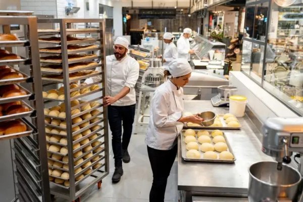 Kıbrıs'ta her üç çalışandan biri hafta sonları çalışıyor