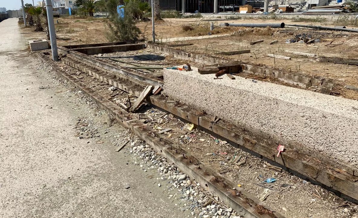 Mimarlar: Oroklini sahil yolundaki erozyonun arkasında izinsiz çalışmalar ve ihmal var
