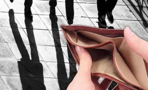Kıbrıs'ta 167 Bin Kişi Yoksulluk Sınırında: Toplum Sorunu Görmezden Geliyor