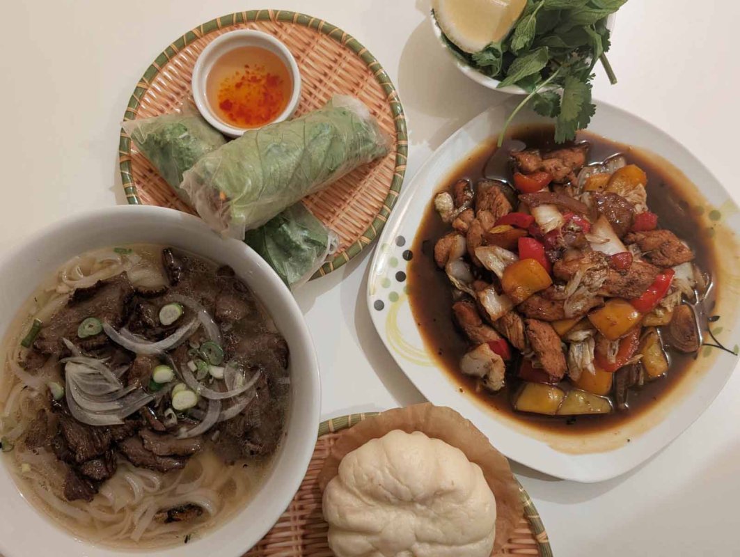 Restoran incelemesi: Lefkoşa'nın eski şehrindeki Hat Gao'da kaos, cazibe ve nefis bir kase pho