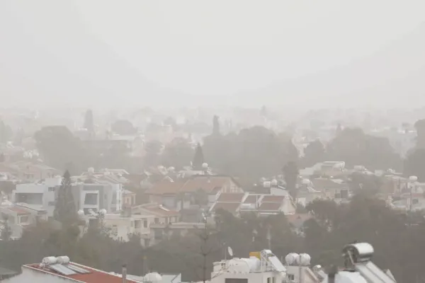 Kıbrıs'ta hava durumu: Hafif toz, bulutlu ve yağışlı; iç kesimlerde 31 °C bekleniyor