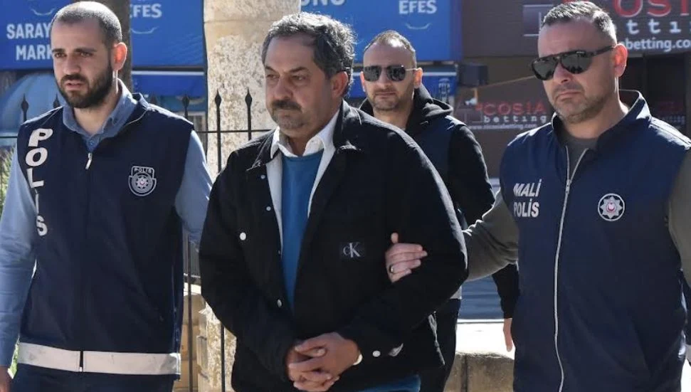 Mehmet Hasgüler tutuklandıktan sonra mahkemeye götürülürken