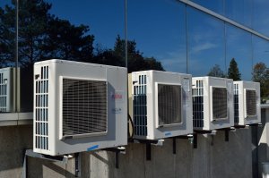 Okullarda klima kurulumu gecikiyor: Elektrikçiler şebeke yükünden endişeli
