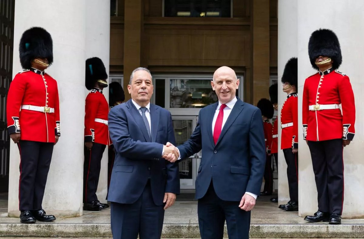 Kıbrıs ve İngiltere Savunma Bakanları Londra'da Doğu Akdeniz Güvenliğini Görüştü