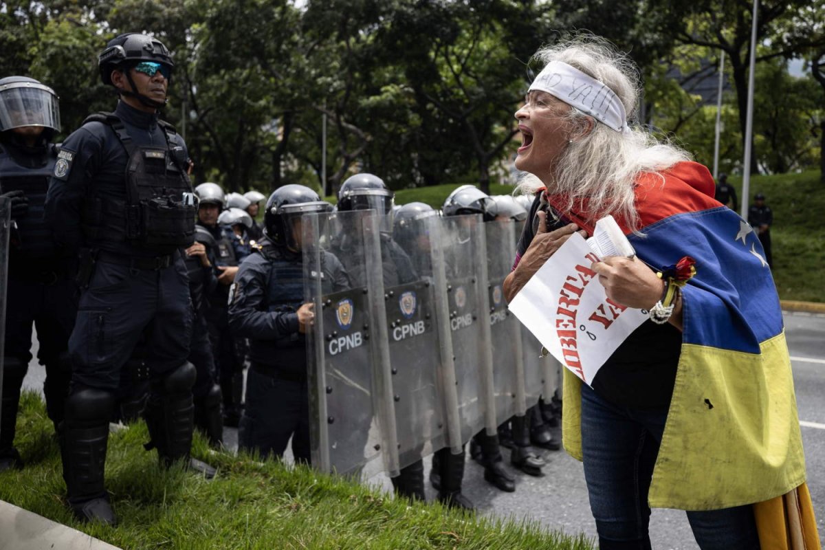 Caracas'ta öğrenciler ve siyasi mahkum yakınları protesto düzenledi
