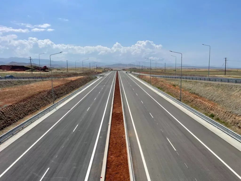Adanın geri dönüştürülmüş asfalt kullanan ilk 'yeşil' otoyolu kırsal kalkınma için kritik önem taşıyor