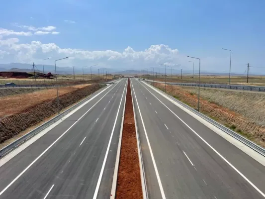 Adanın geri dönüştürülmüş asfalt kullanan ilk 'yeşil' otoyolu kırsal kalkınma için kritik önem taşıyor