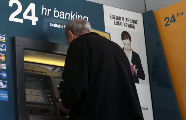 Peyia'da ATM eksikliği endişe yaratıyor, özellikle yaşlılar mağdur oluyor