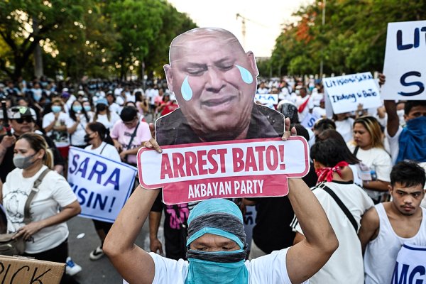 ICC tarafından aranan Filipinli senatör Senato kaosunun ardından 'kaçtı'