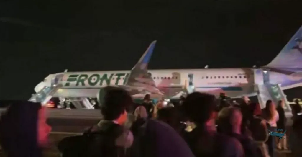 Frontier Airlines uçağı motor yangını yaşadı, Denver'da yaya çarpma iddiası