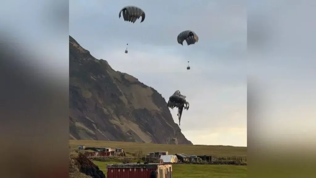 İngiliz Paraşütçüler Tristan da Cunha Adası'na Hantavirüs İçin Acil Tıbbi İniş Yaptı