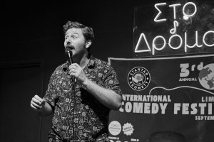 Kıbrıs'ta Stand-Up Komedi Sahnesi: Yorgos Kyriakou ile Bir Söyleşi