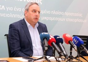 AKEL, Meclis Başkanlığı için parti lideri Stefanou'yu destekliyor