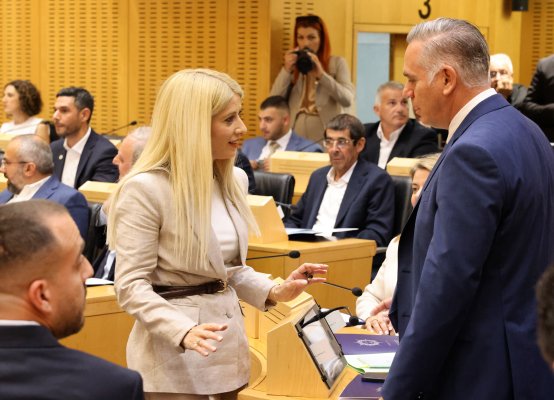 Annita Demetriou Barbie'den Çok Makyavelli Çıktı