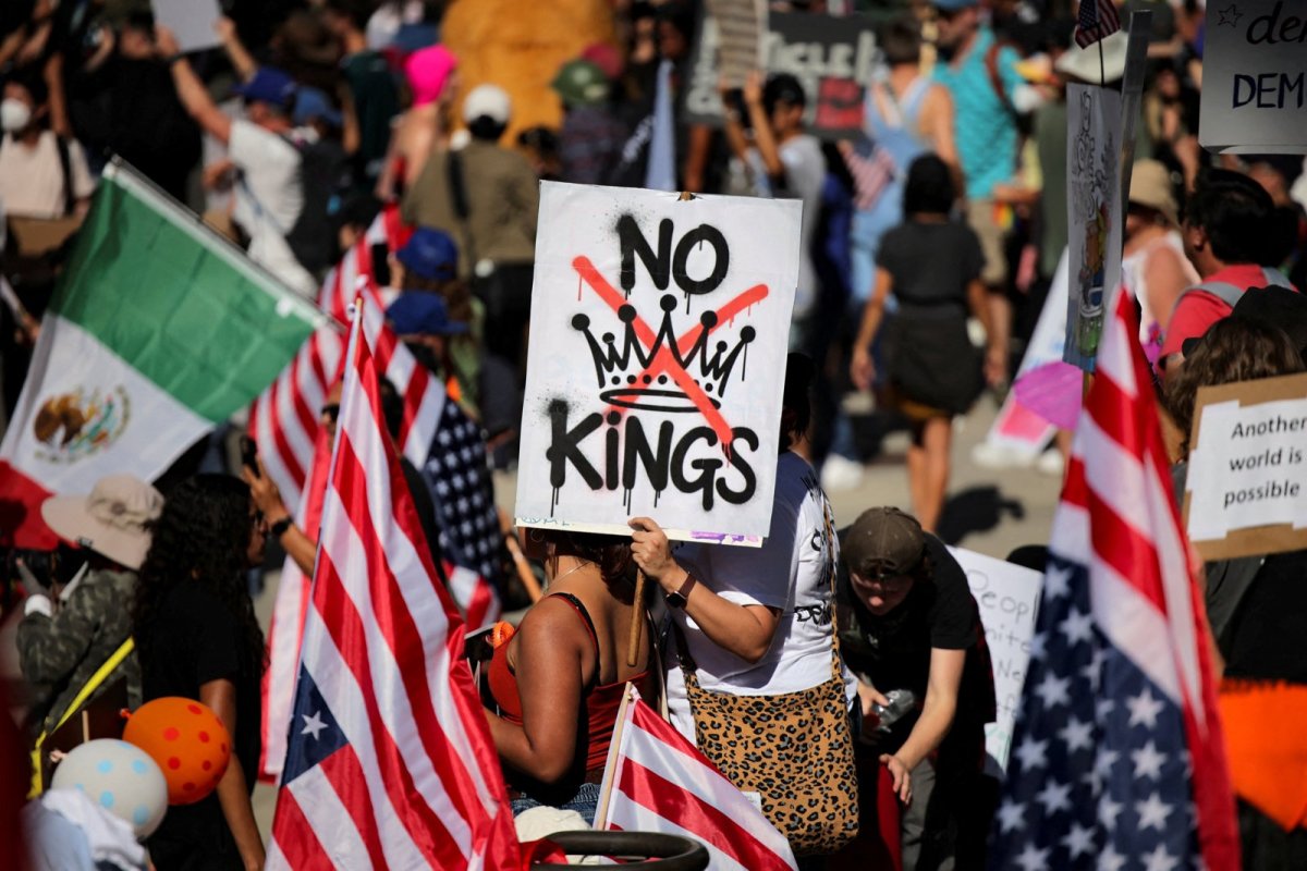 ABD'de Trump Karşıtı 'Kral Yok' Protestosu İçin Binlerce Kentte Gösteri Planlanıyor