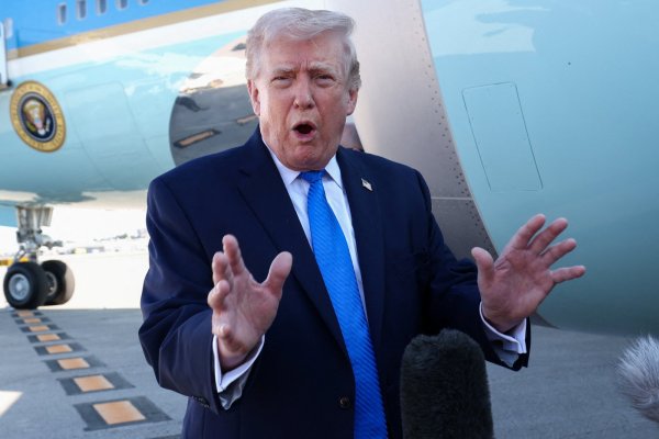 Trump'tan Tahran'a Yeni Uyarı: İran ABD Barış Tekliflerini 'Gerçekçi Değil' Olarak Niteledi