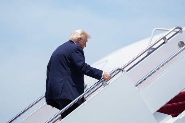 ABD Yargıcı, Trump'ın 39 Ülke Vatandaşını Hedef Alan Göçmenlik Politikalarını İptal Etti