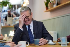 Starmer Yetkisini Kaybetmediğini Söyledi, Görevini Sürdürmek İçin Mücadele Edecek