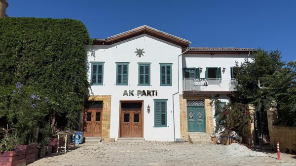 Türkiye'nin AK Parti'si Lefkoşa'nın eski şehir bölgesinde temsilcilik ofisi açıyor