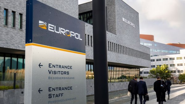 Polis: Europol, Sandy soruşturmasında orijinal cihazları incelemedi