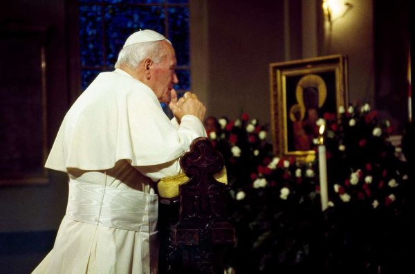 Tarihte Bugün: Papa II. John Paul, 1979'da Polonya'yı Ziyaret Ederek Komünist Bir Ülkeyi Ziyaret Eden İlk Papa Oldu