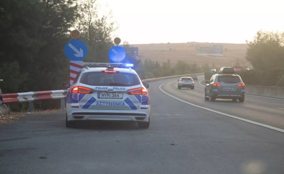 Lefkoşa-Larnaka Otoyolunun İki Şeridi Yangın Nedeniyle Kapandı (Video)