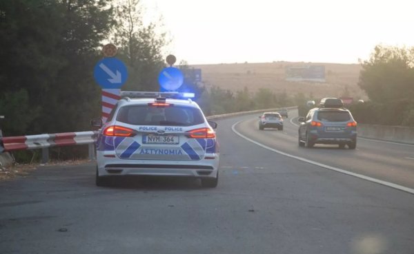Lefkoşa-Larnaka Otoyolunun İki Şeridi Yangın Nedeniyle Kapandı (Video)